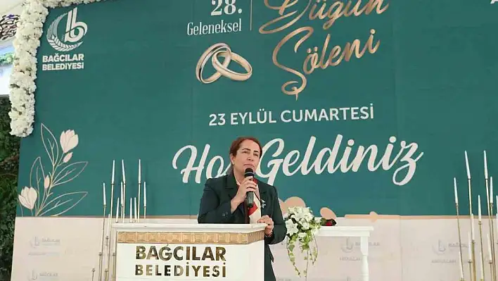 Bağcılar'da 15 çift toplu düğün şöleniyle dünyaevine girdi