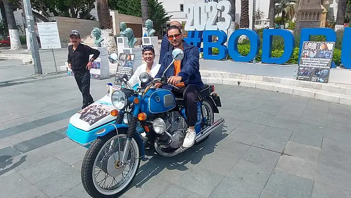 Bahar Öztan yıllar sonra rol arkadaşı Kemal Sunal’la bindikleri motosikletle buluştu