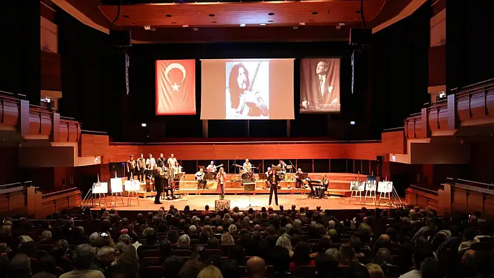 Barış Manço İzmir'de Müziğiyle Anıldı