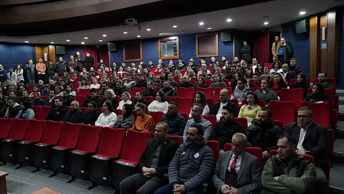 Başkan Okuroğlu, belediye personelinin yeni yılını kutladı