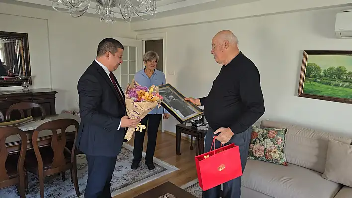 Başkan Okuroğlu'ndan Öğretmenler Günü'nde Anlamlı Ziyaret