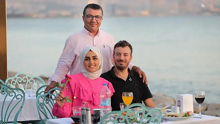 Başkan Sandal'dan genç çifte jest