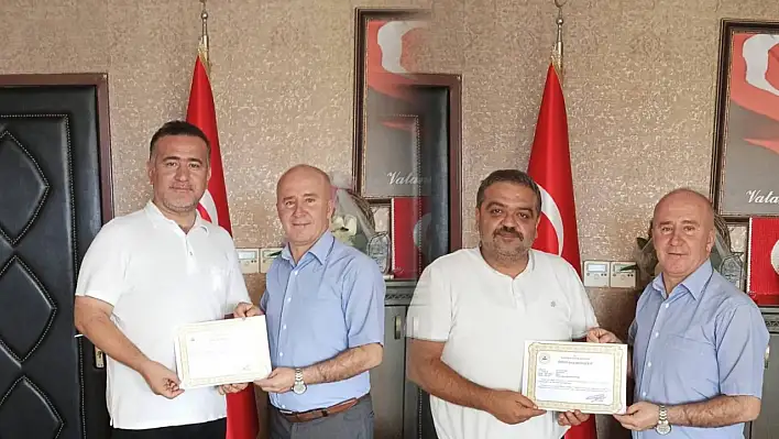 Bayındır'da eğitime yön veren isimlere üstün başarı belgesi