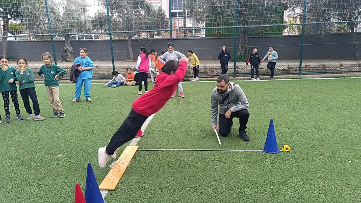 Bayındır'da İlkokul Öğrencileri Fiziksel Etkinliklerde Buluşuyor