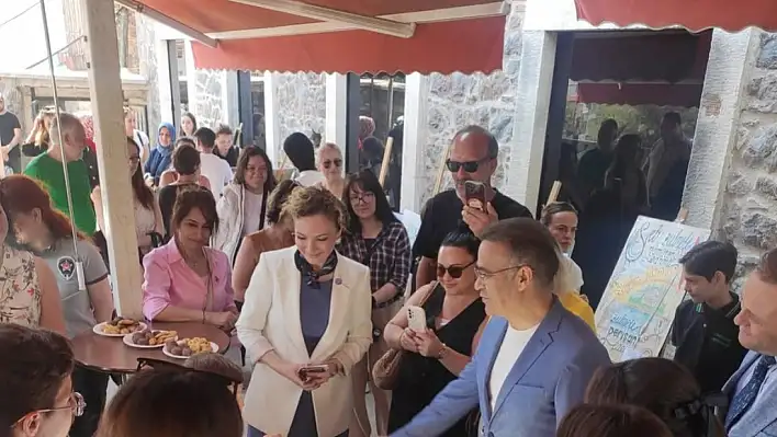 Bayındır'da Öğrencimizin Sözlük Tasarım Yarışmasındaki Başarısı Gururlandırdı