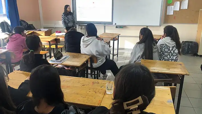 Bayındır'da Ortaokul Öğrencilerine 'Gıda Okuryazarlığı' Eğitimi