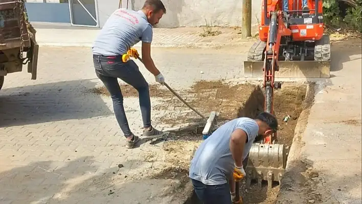 Bayındır Fen İşleri Müdürlüğü Ekipleri, Asfalt Yama ve Moloz Temizliğine Devam Ediyor