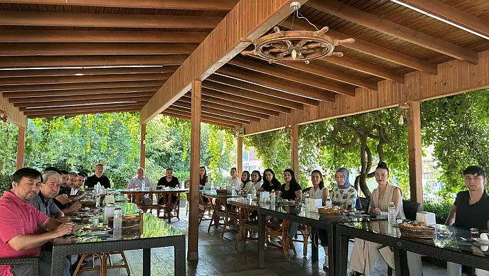 Bayındır İlçe Milli Eğitim Müdürlüğü Personeli Kahvaltı Etkinliğinde Buluştu