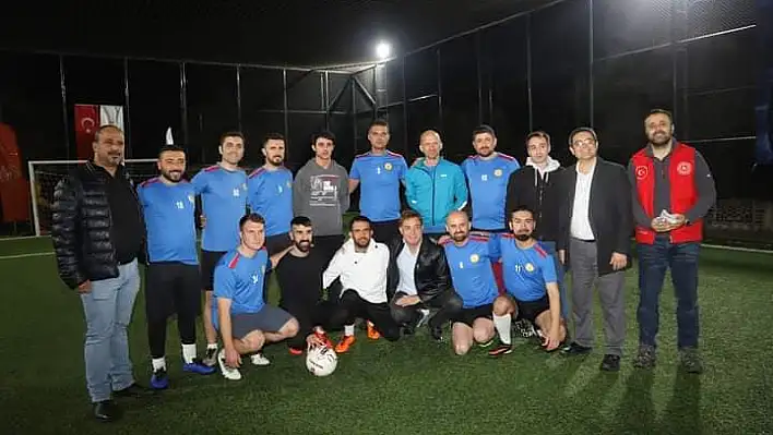 BAYINDIR'DA ESNAFLAR ARASI FUTBOL TURNUVASI BAŞLADI