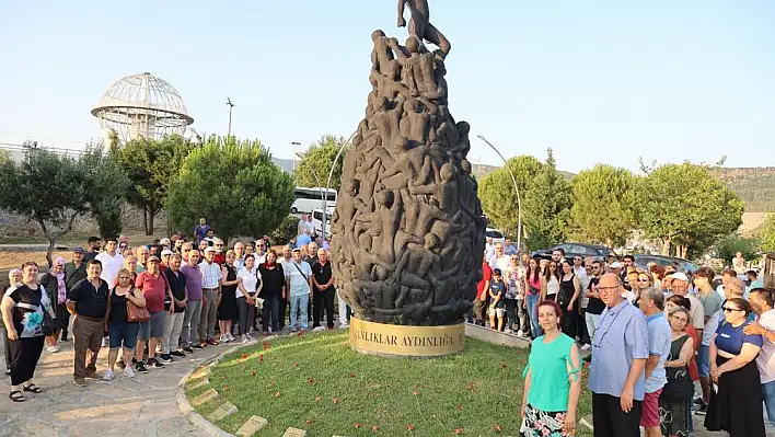 Bayraklı Madımak'ı unutmadı!