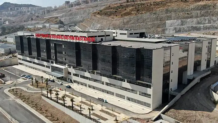 Bayraklı Şehir Hastanesi’nin açılışı gecikti, trafik sorunu gündemde