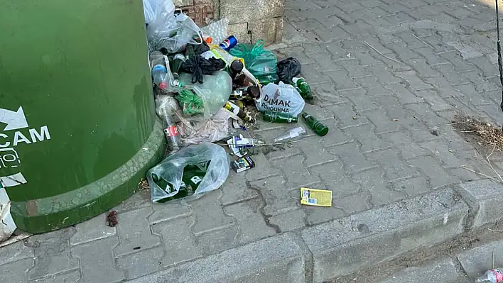 Bengisu Mahallesi'nde Şişe Yığınları Tepki Çekiyor