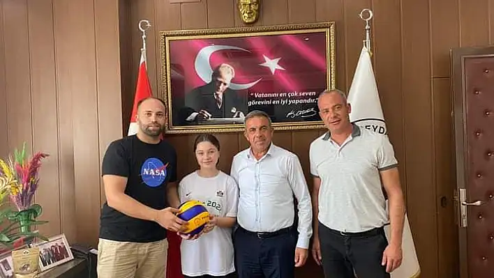 BEYDAĞ KIZ VOLEYBOL TAKIMINA TOP DESTEĞİ