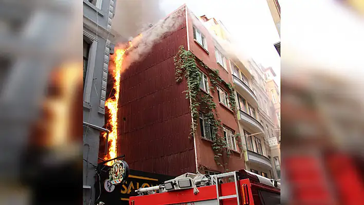 Beyoğlu'nda yangın paniği