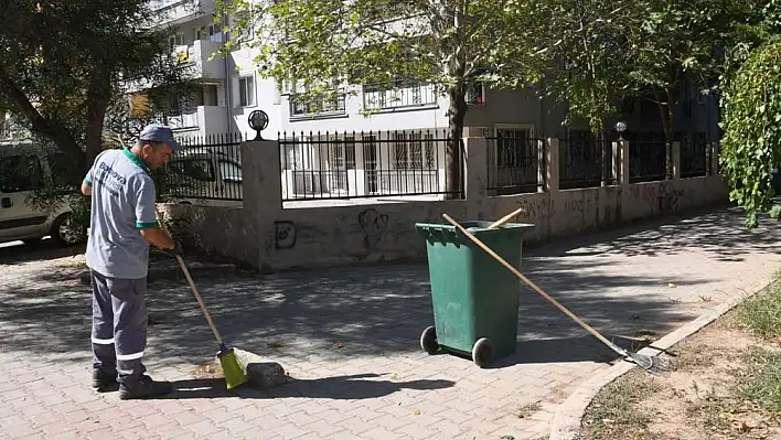 Bornova Belediyesi'nden parklara titiz bakım