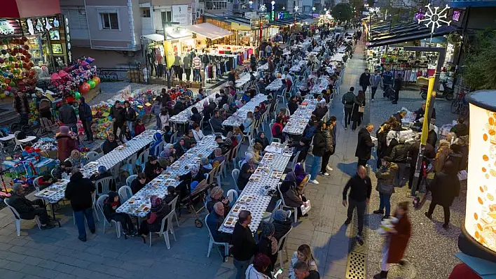 Buca’da iftar sofraları kuruldu