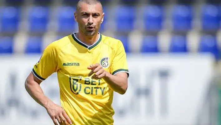 Burak Yılmaz futbolu bıraktığını açıkladı