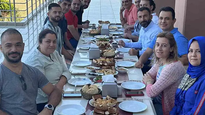 Burhaniye'de Uygulamalı Bilimler Fakültesi İdari Personeli kahvaltıda buluştu