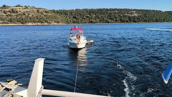 Çanakkale Boğazı’nda tekne süreklendi