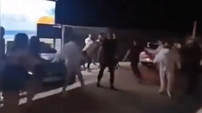 Çeşme’de mekan çalışanları müşterileri darp etti