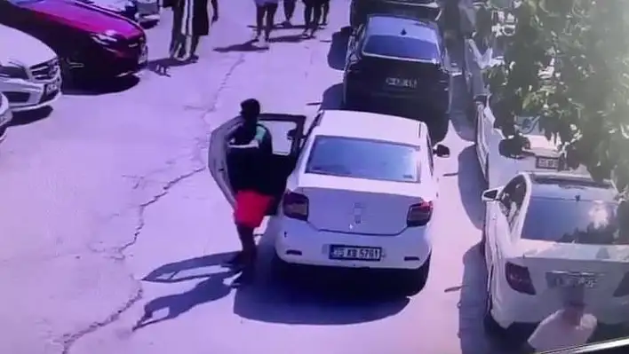 Çeşme’de mekanı kurşunlayan iki kişi yakalandı