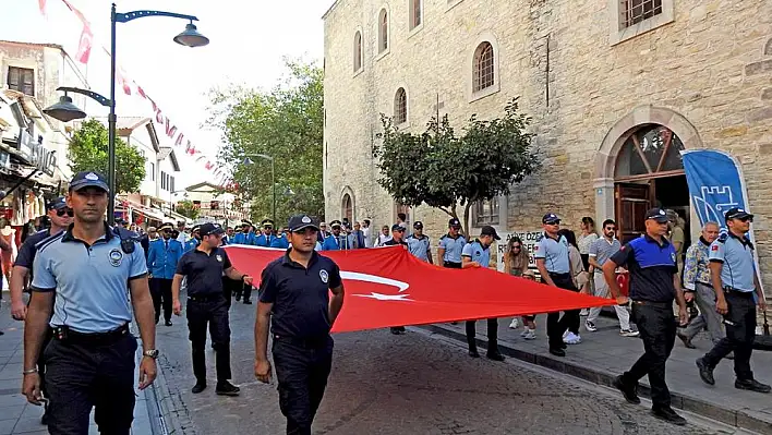 Çeşme’nin kurtuluşu coşkuyla kutlandı