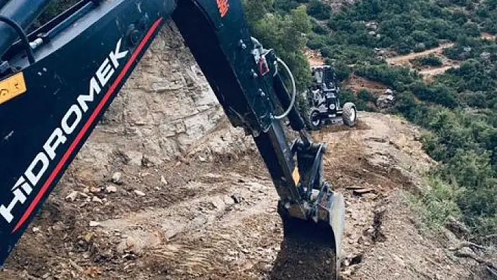 Cevizli Mahallesi'nde Afet Sonrası Yol Düzenleme Çalışması