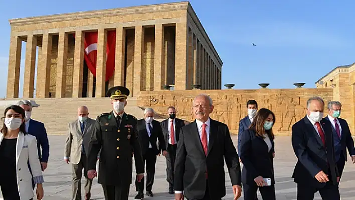 CHP lideri Kılıçdaroğlu, Anıtkabir'i ziyaret etti