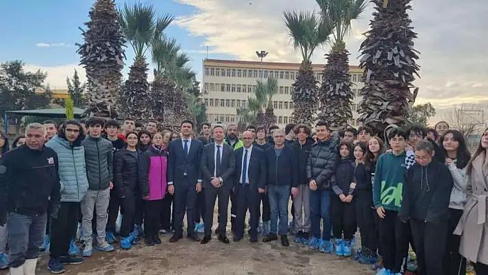 Çiğli Fen Lisesi'nde Fidan Dikimi Etkinliği Düzenlendi