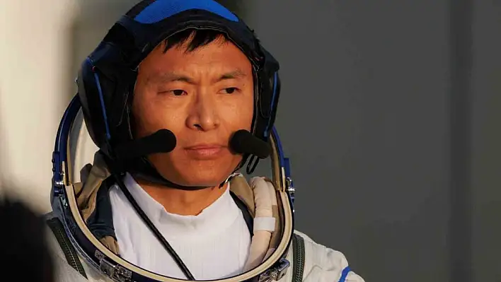 Çin’den bir ilk daha: Uzaya sivil astronot gönderildi