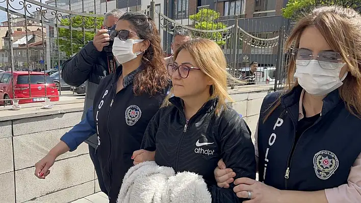 Cumhurbaşkanı'na hakaret eden kadına 'Konutu terk etmemek' şartıyla adli kontrol kararı verildi