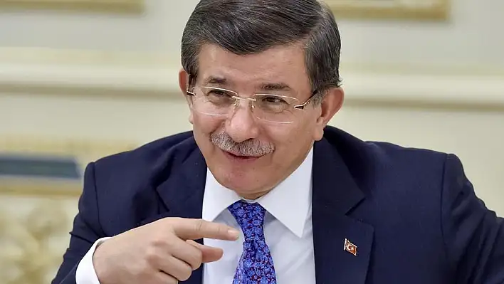 Davutoğlu, halka moral vermek için konuştu: “Omuz omuza vereceğiz, bütün bu engelleri aşacağız”
