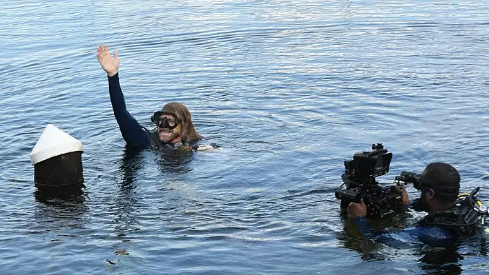 ‘Deniz altında en uzun süre yaşama’ rekorunu kıran bilim insanı yüzeye çıktı