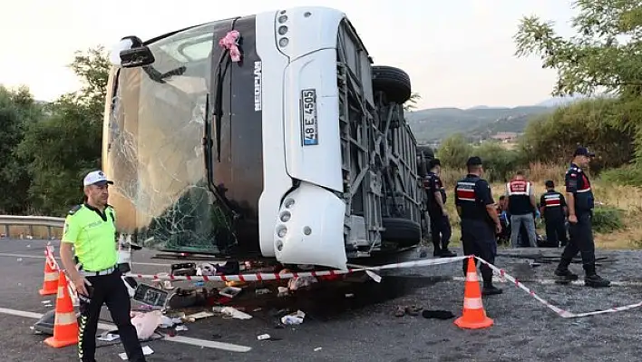 Denizli’de kum yüklü kamyon otobüse çarptı: 6 kişi öldü, 42 kişi yaralandı