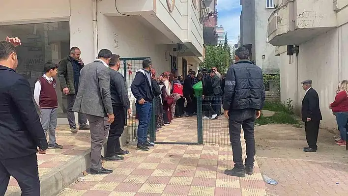 Depremde eşini ve çocuklarını kaybeden baba önce kızını sonra kendini vurdu!