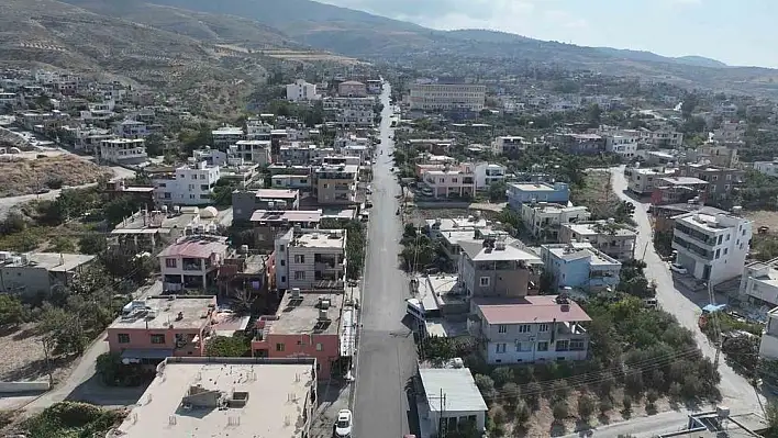 Depremin tahrip ettiği yollar asfaltlanıyor