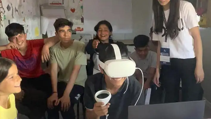 Depremzede çocuklara üç boyutlu oyuncak atölyesi