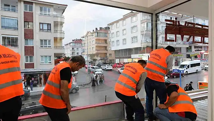 Doğalgaz patlamasında hasar gören binada Mamak Belediyesi'nden onarım