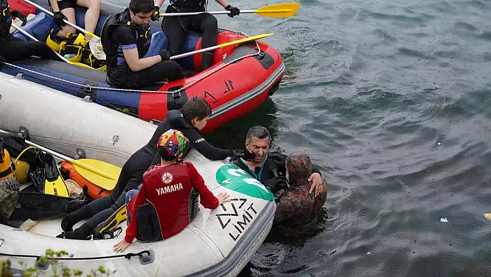 Dünya çevre gününde deniz dibi temizliği