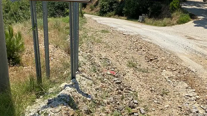 Emenler Mahallesi yollarının yapılacağı günü bekliyor