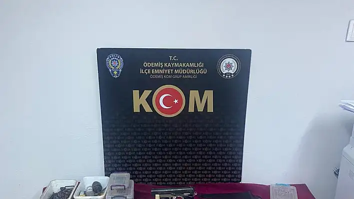 Evini silah atölyesine çevirmiş