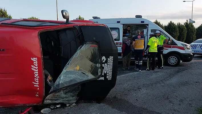 Fındık işçilerini taşıyan minibüs takla attı: 15 yaralı