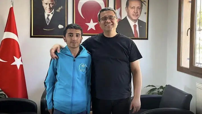 GÖRME ENGELLİ SPORCU MUSTAFA SAKICI, DOKUZ EYLÜL ÜNİVERSİTESİ ANTRENÖRLÜK BÖLÜMÜNÜ KAZANDI