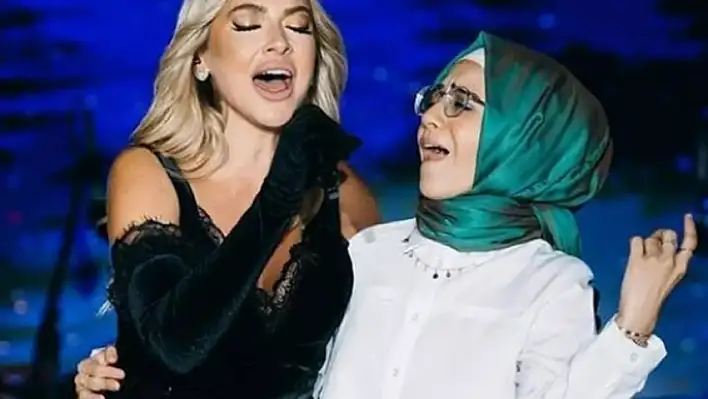 Hadise konserde başörtülü hayranını sahneye çıkardı!