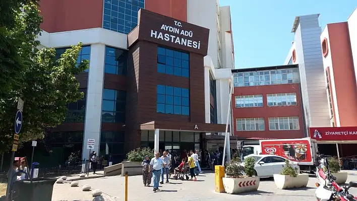 Hastaneden kaçtı, anne ve babasını bıçakladı