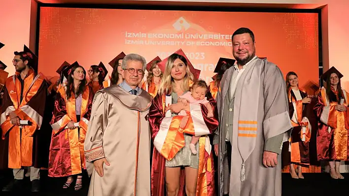 İEÜ’de lisansüstü diploma töreni yapıldı