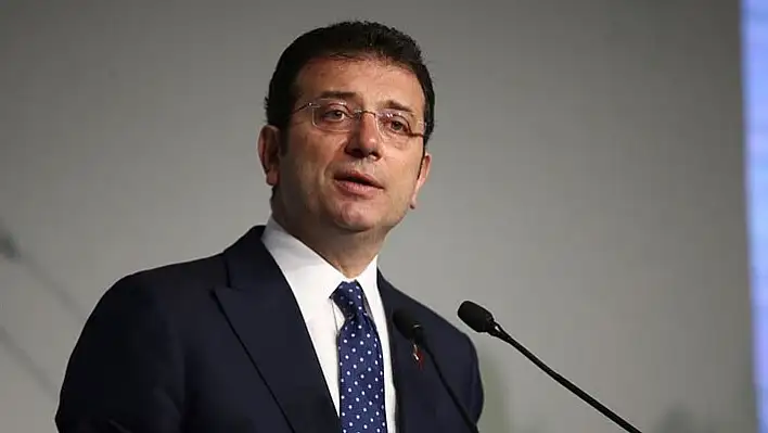 İmamoğlu 󈬓 dakika cemaati beklettiler”