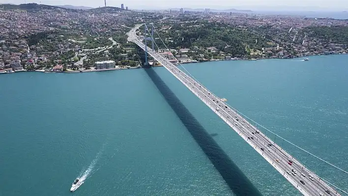 İstanbul Boğazı gemi geçişlerine kapatıldı