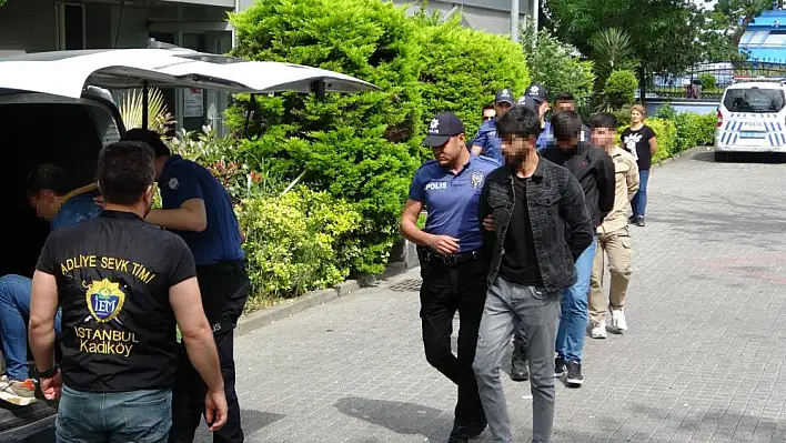 İstanbul'da önce çevreyi rahatsız etti sonra polise saldırdı.