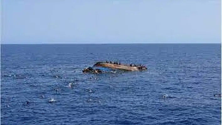 İtalya açıklarında sığınmacı teknesi battı